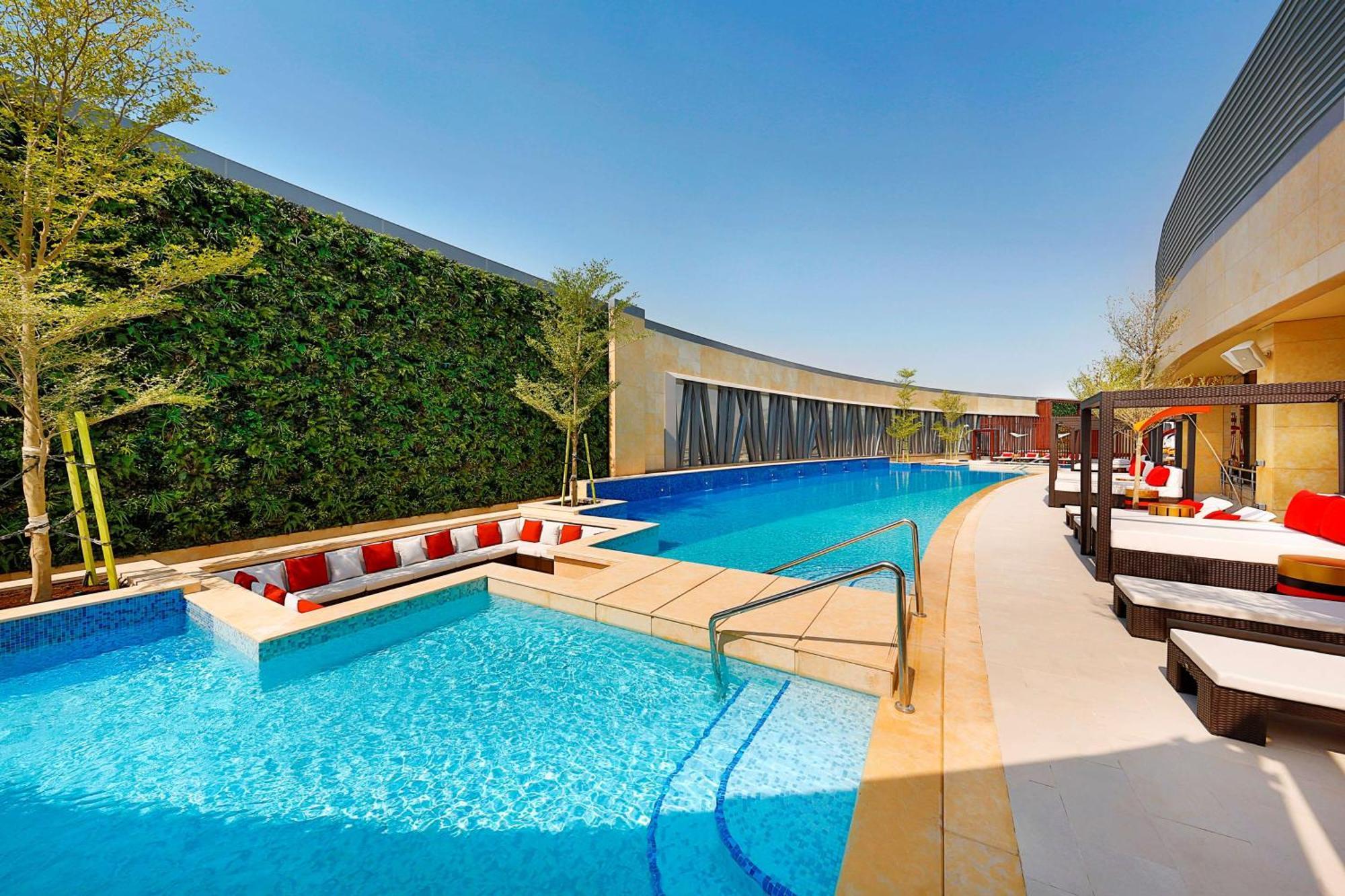 Alrayyan Hotel Doha, Curio Collection By Hilton Al Rayyan Экстерьер фото The swimming pool at the hotel